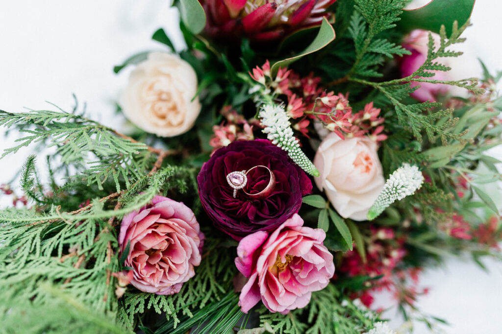 Pretty Geeky Photography, Minnesota Winter Wedding at Bloom Lake Barn, Ediflorial flowers