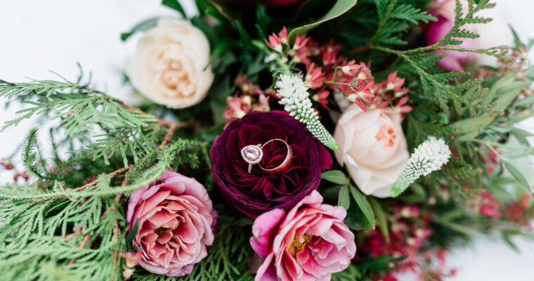 Pretty Geeky Photography, Minnesota Winter Wedding at Bloom Lake Barn, Ediflorial flowers